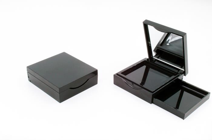Square compact with side compartment